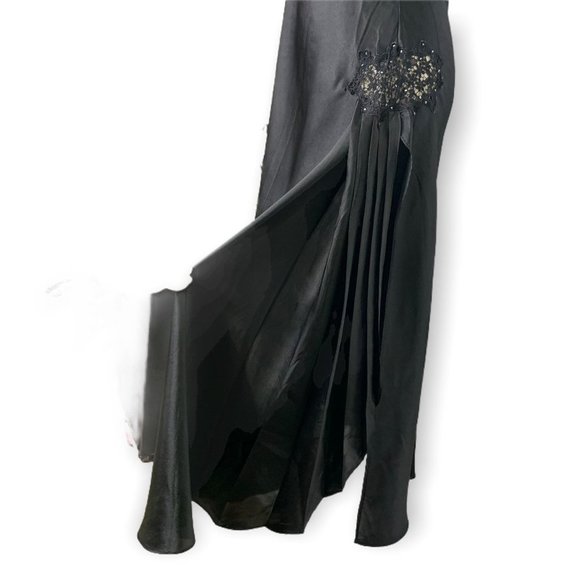 Ivy and Annabelle Black Peekaboo Pleat Full Length Negligee Medium - Picture 4 of 12